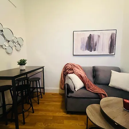 Piers New York Apartment